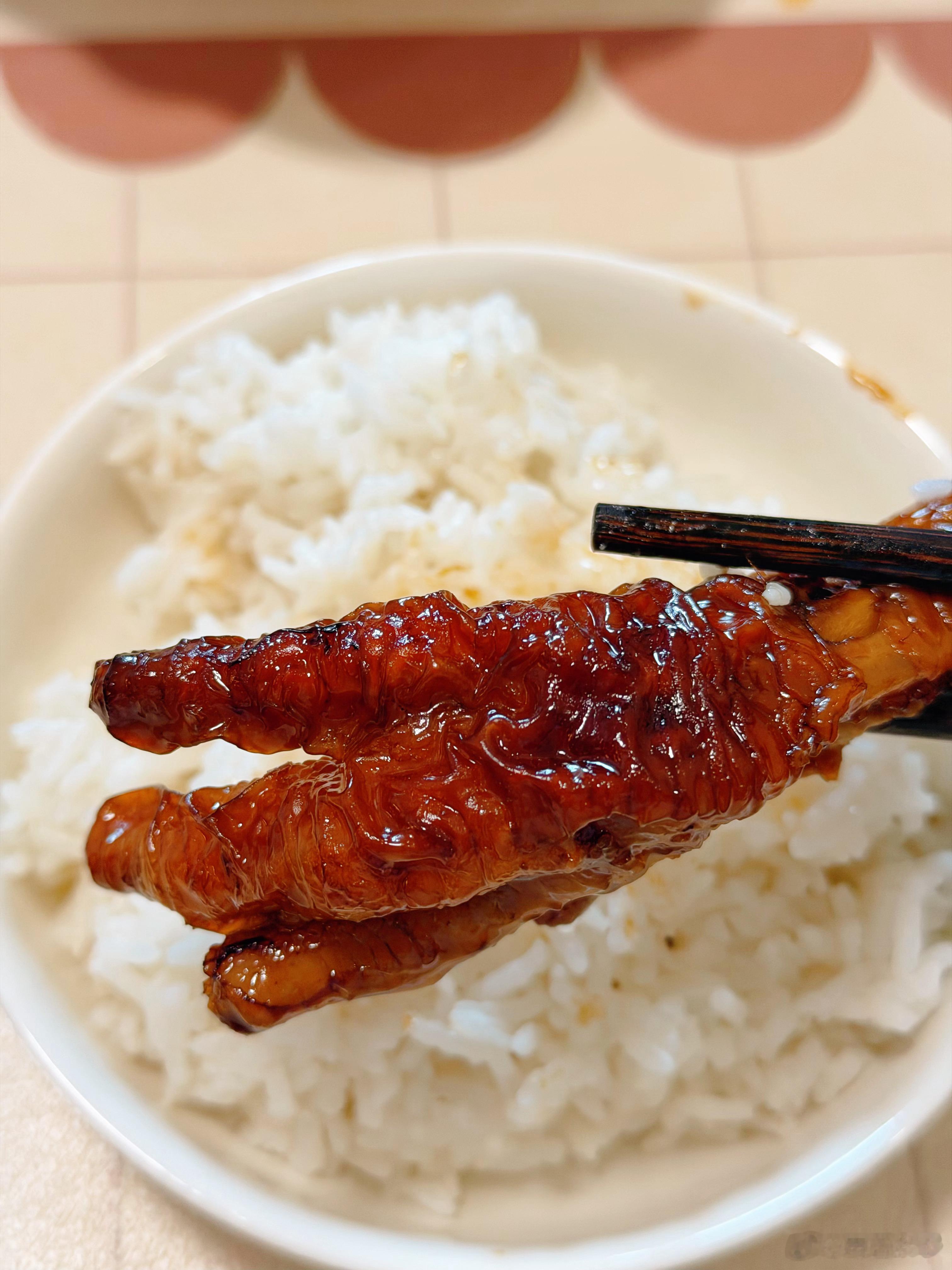 上次尝试虎皮鸡爪，粉丝说没起虎皮，这次听粉丝意见空气炸锅炸完冷水泡了1个小时，效