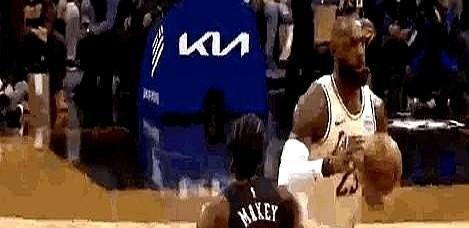 39岁的勒布朗，把身体年龄“改”成32岁——昨晚砍40分的他，垂直弹跳还能摸到1