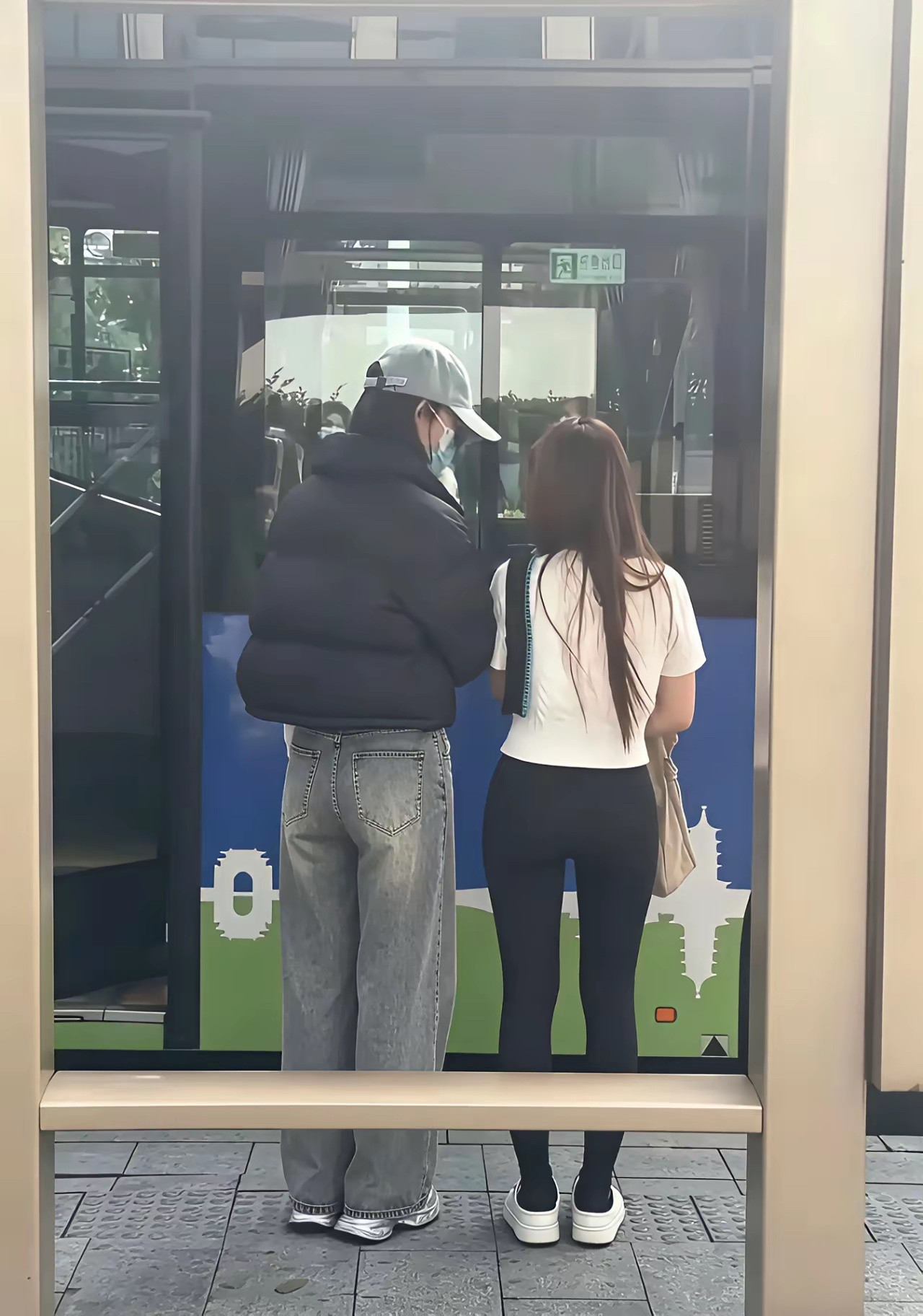 到底是紧身裤好看，还是阔腿裤好看？