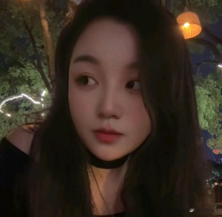 有网友说：“北湖区可以续二个月临时证”。烟花店老板娘对此回应说：多么的讽刺！