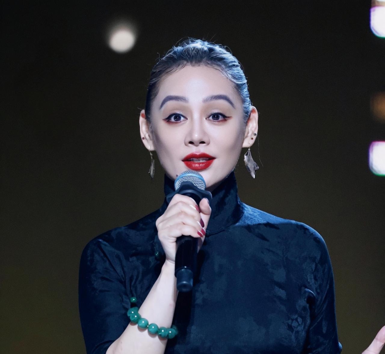 宁静直播维护芒果台，无意间揭穿了芒果台这么多年综艺节目收视率高的原因。第一：