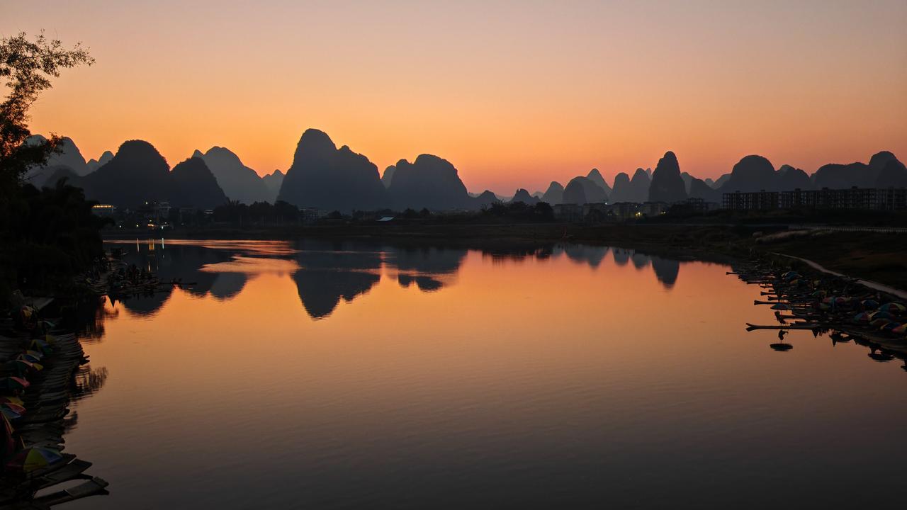 阳朔旅游景点拍照打卡大美阳朔.遇龙湾晨曦。（2026.10.11手机摄影）