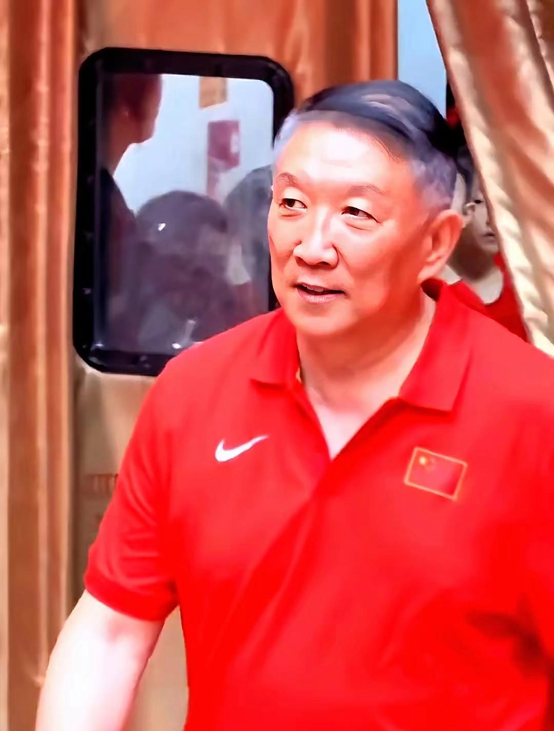 女篮换血，球迷最慌的来了9月17日，西安开打，李梦王思雨都不在，韩旭张子宇带着