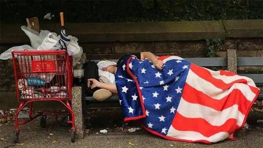 明眼人都看出来，维持美国霸权的军事、经济和科技三个血包，都在失血，只是他还没到临
