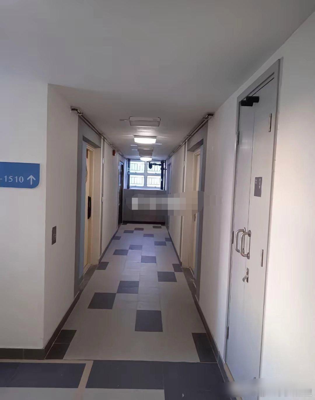 左边是香港公屋，右边也是香港公屋