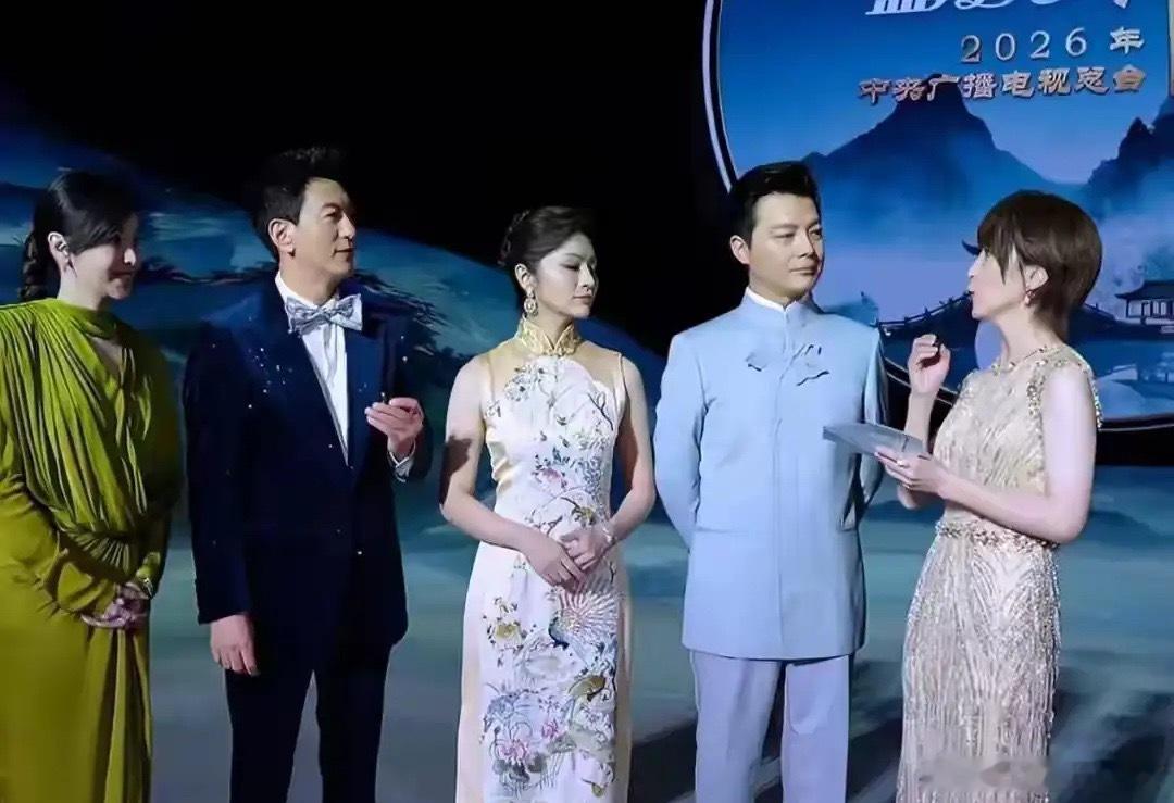 看了今年的中秋节晚会我只想对所有歌手说一句你们的饭碗估计没那么好吃了，因为会被演