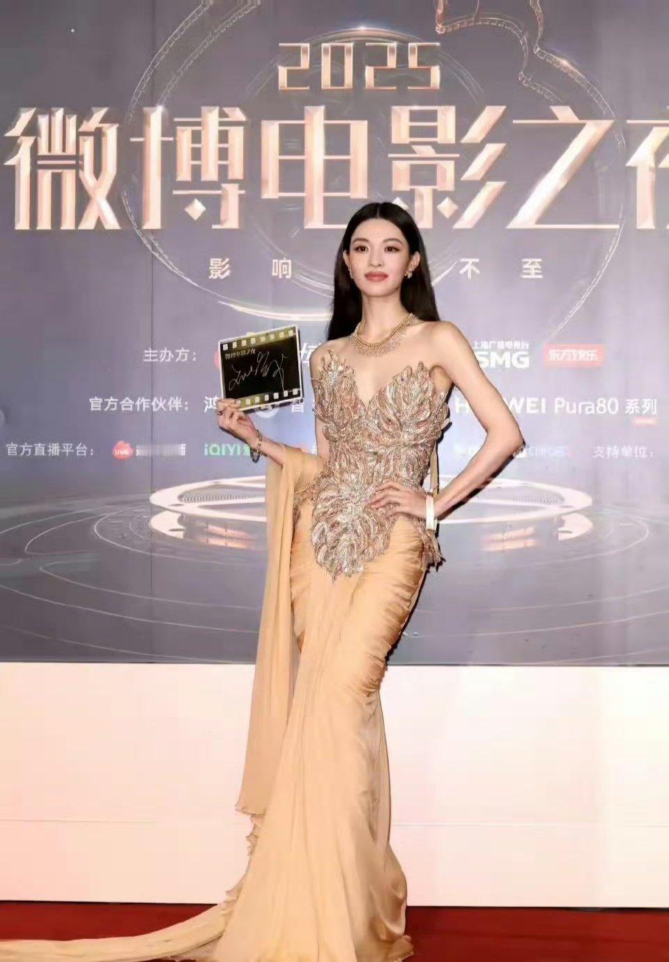 没想到32岁钟楚曦竟然上升到了ZuhairMurad，还是最新季国内高定首穿，
