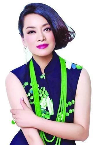 早年，那英吃完饭后拉着毛阿敏等人去了钱柜KTV玩，没想到毛阿敏到了后却说：“这么