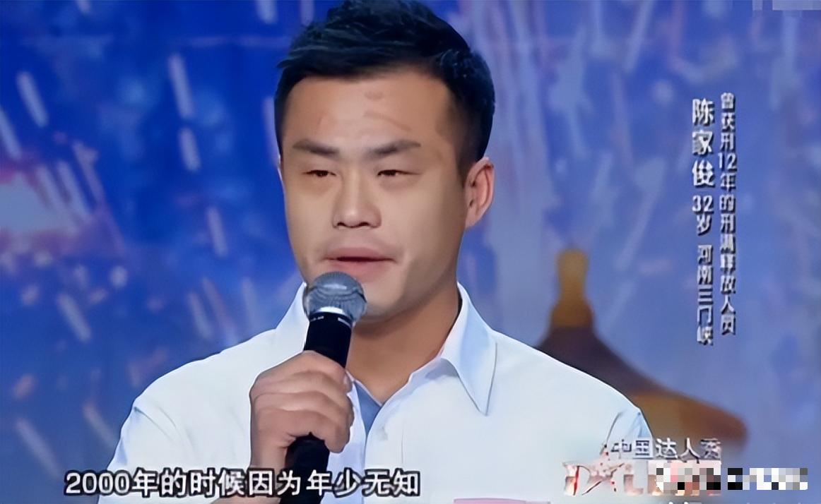 🌞2000年，一位20岁的犯人在狱中爱上了女教官，向她大胆表白后，女教官塞