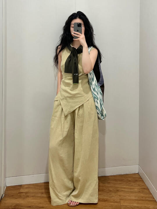 每次想到这衣服99块 都觉得优衣库太值了😇