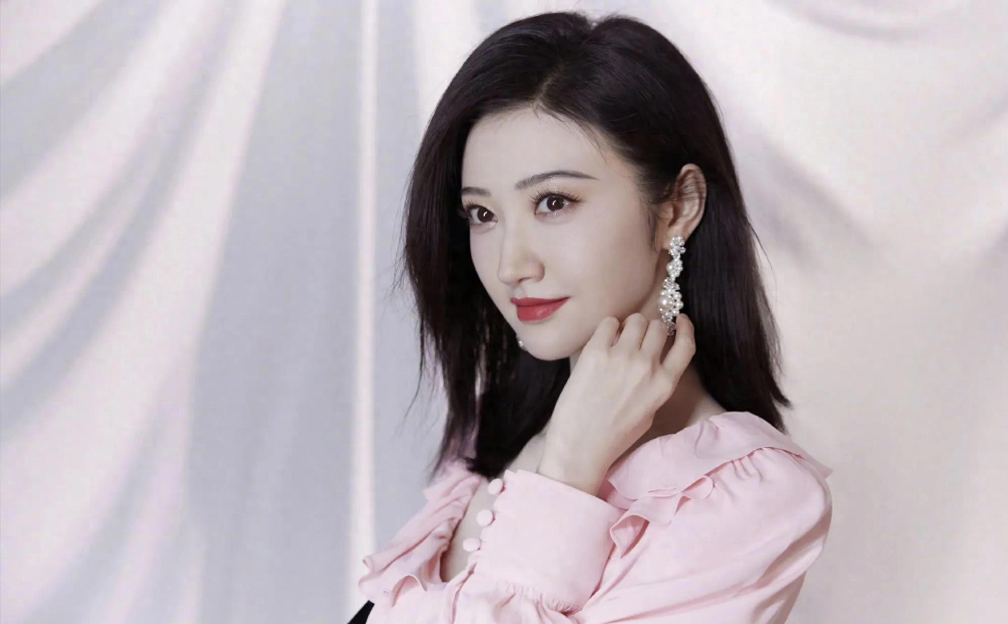 景甜粉红连衣裙造型：美丽可爱小仙女