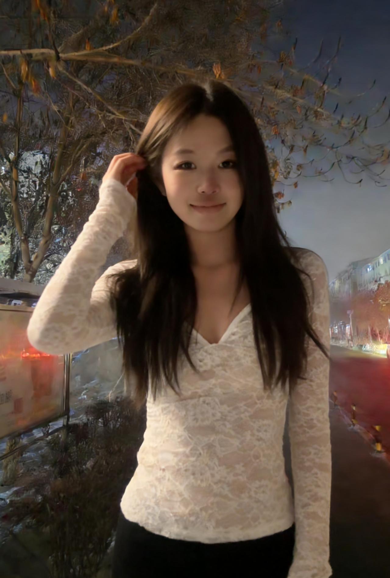 我见过你在旷野里的模样蕾丝衫与荒草连成一片白芒阳光穿过镂空的花纹在皮肤上织