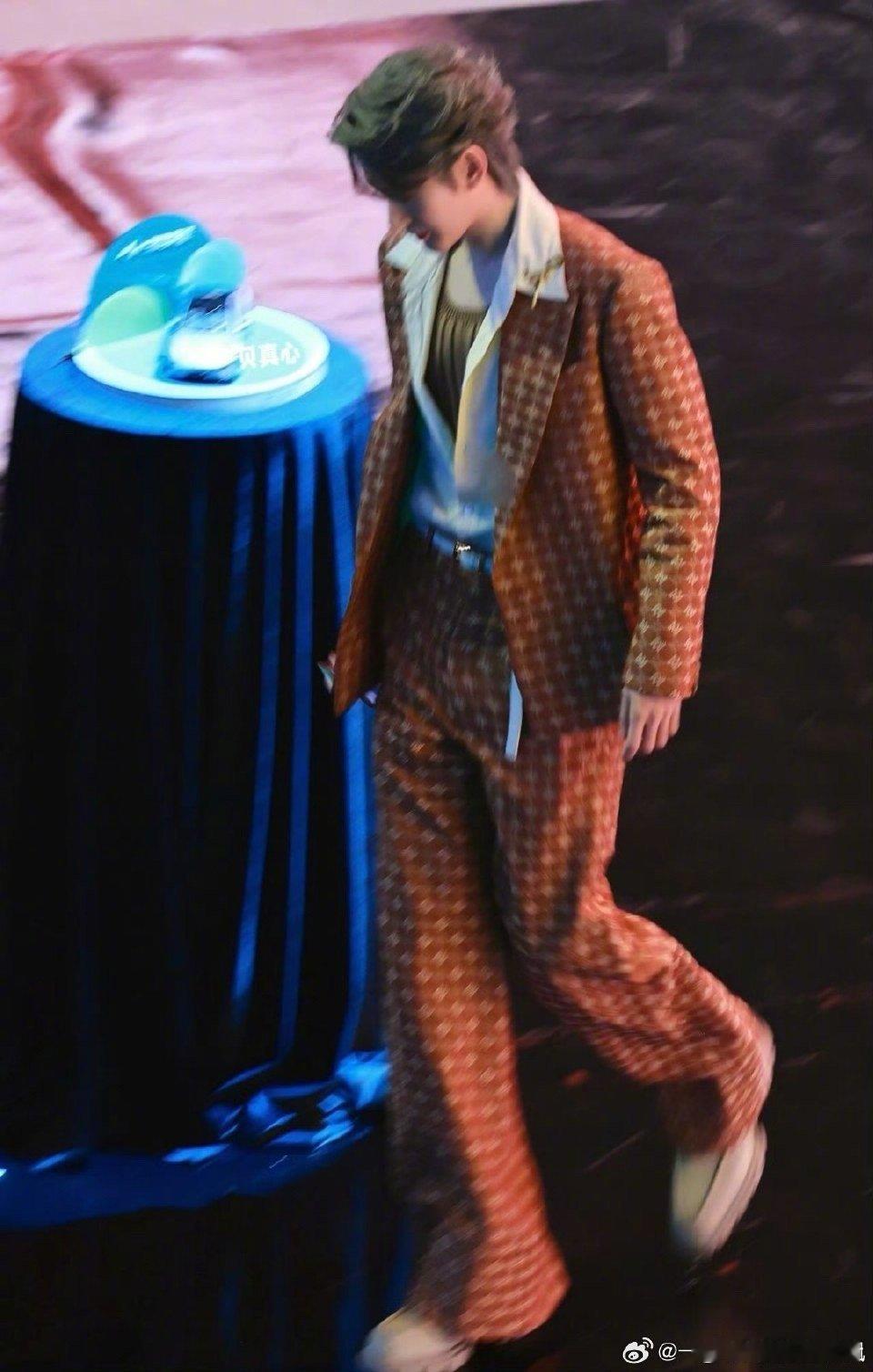 邓为哥哥总能穿出不一样的帅感啊！｜邓为