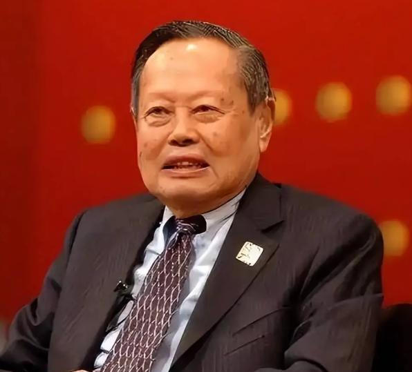 杨振宁将清华薪资,诺贝尔奖金捐献出来,看到金额,才知道多伟大1957年拿的诺贝