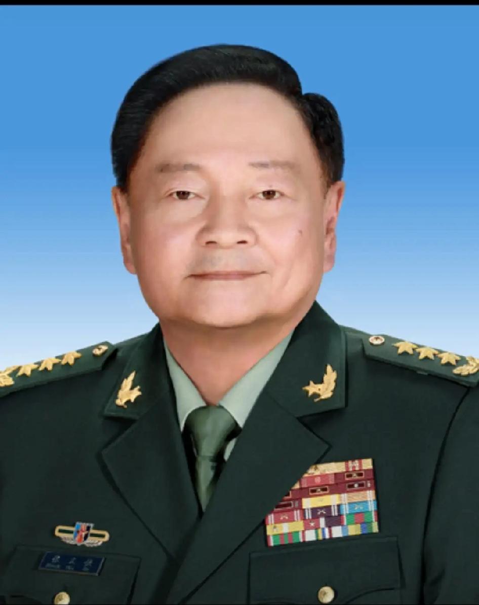 这反腐的大刀一旦砍向军队，那是真的大快人心！说白了，部队里的钱要是被贪了，