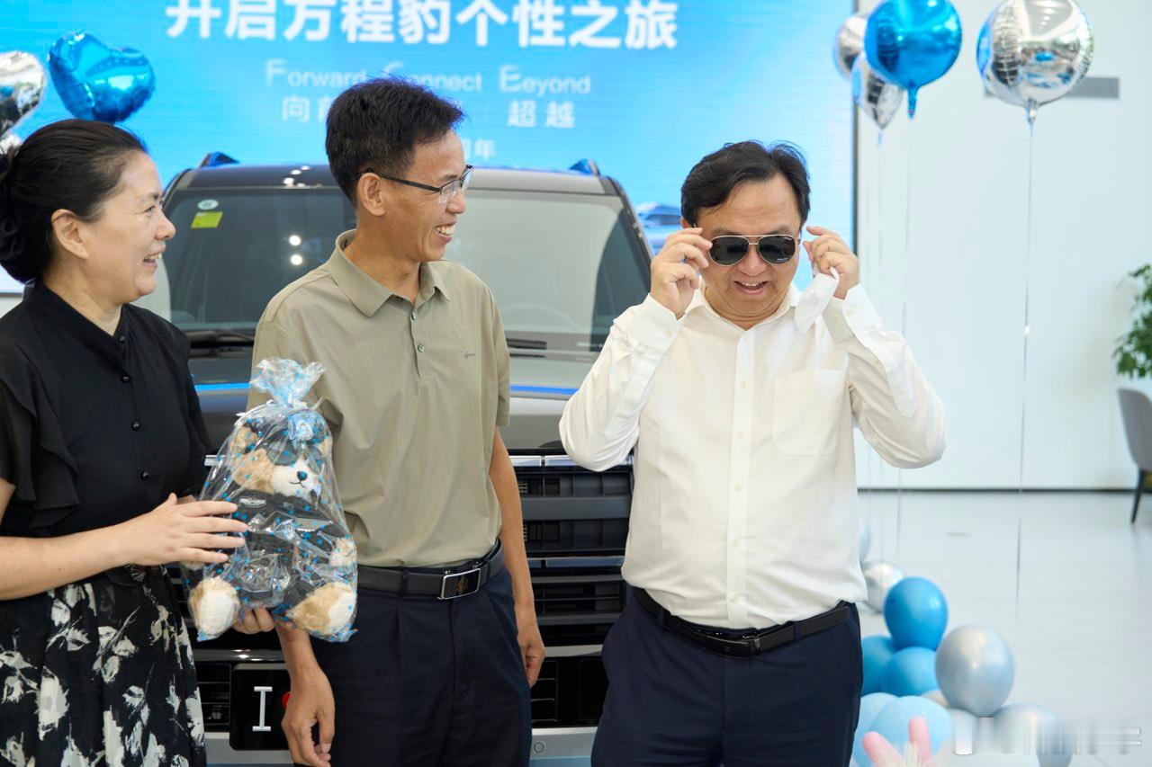 8月22日至25日，比亚迪总裁王传福带着集团高管，一路从河南开到湖北，亲自把崭新