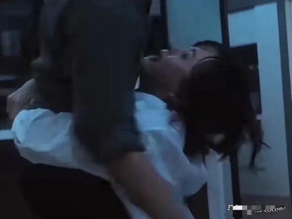 孙俪这一次确实把自己，和邓超都搁在风口浪尖了。《危险关系》里，和男演员的那段亲密