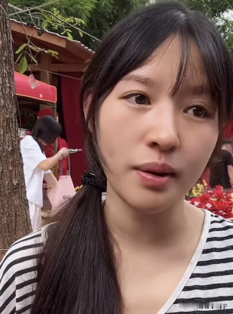 阿梓订婚后状态一般，甚至有点憔悴，网友说未婚夫看着面相差，脾气差，早晚后悔，还搞