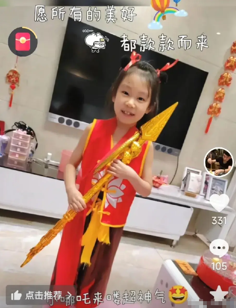 威海小区出车祸的一家五口后续，小女孩大姨发视频说，外甥女还在重症监护室，但是山东