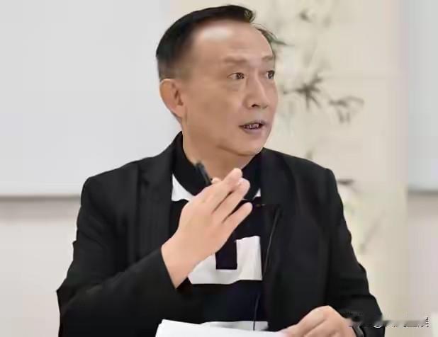 最狠的间谍，不偷你的情报，也不策反你的人；人家直接在你家里，帮你“立规矩”！