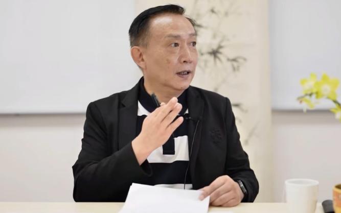 卢麒元提议：参与提议和立法的人应该政审，每次参与都要重新政审一次，亲友及本人不能