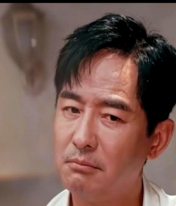 郭晓东说看着程莉莎更年期睡不好，他心里急得不行，恨不得替她去遭这份罪，我盯着这段