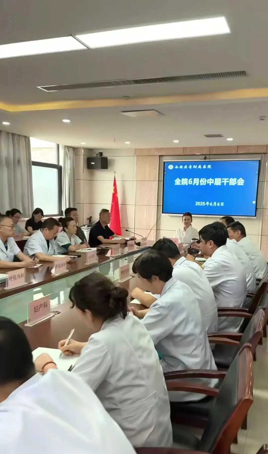 这个女的是谁，这么厉害。