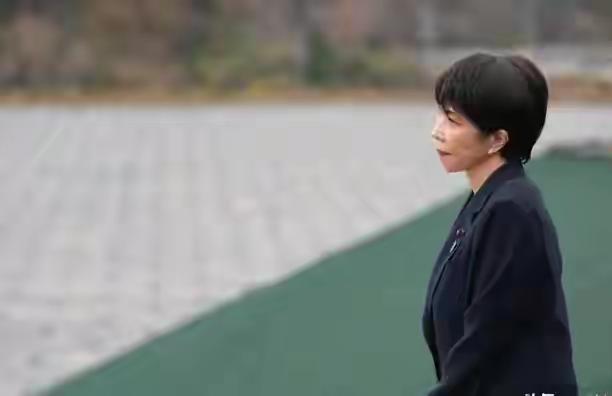 日本天塌了，昨天中国一条新规落地，日本整个制造业圈直接炸锅了，不少日企高管连夜开