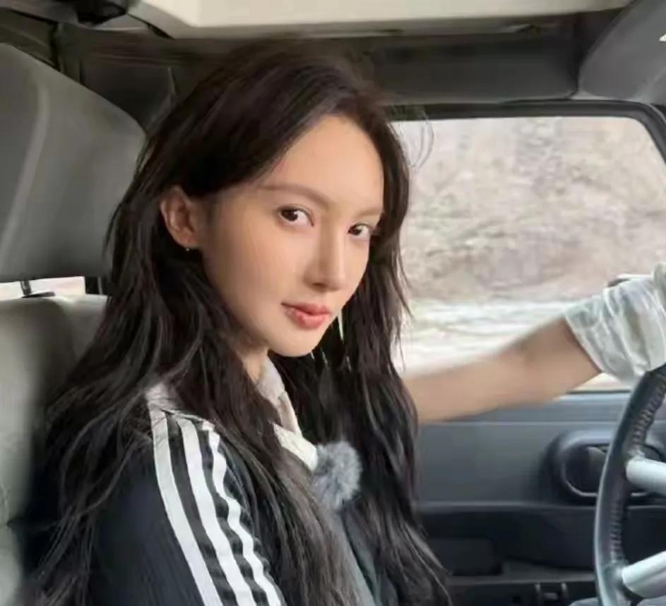 金晨都是小气惹的祸？在她撞车后，明明已经找人顶包了，而且事故认定书都出了，走