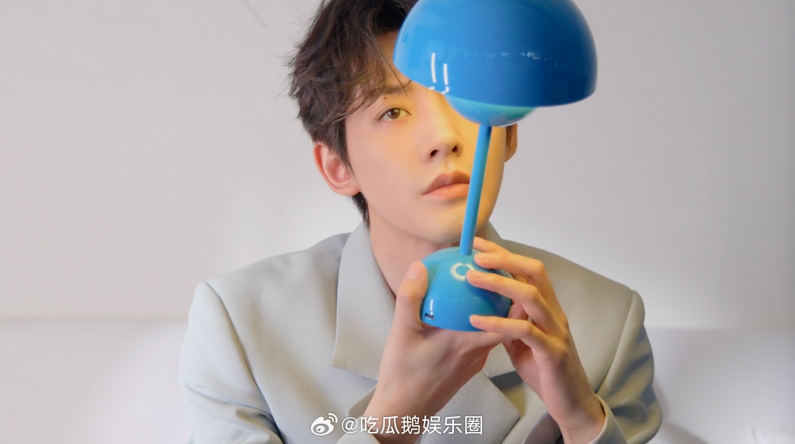 邓为我那出差紧张的男友居然发vlog了！这次五四晚会在深圳录制，邓为说喜欢这