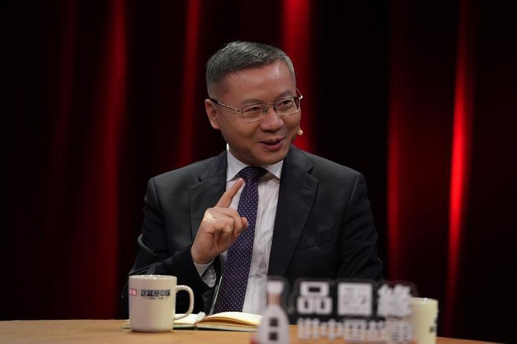 张维为谈俄乌冲突时说：世界绝大多数国家都支持俄罗斯，对此有网友评论说：“脸不红，