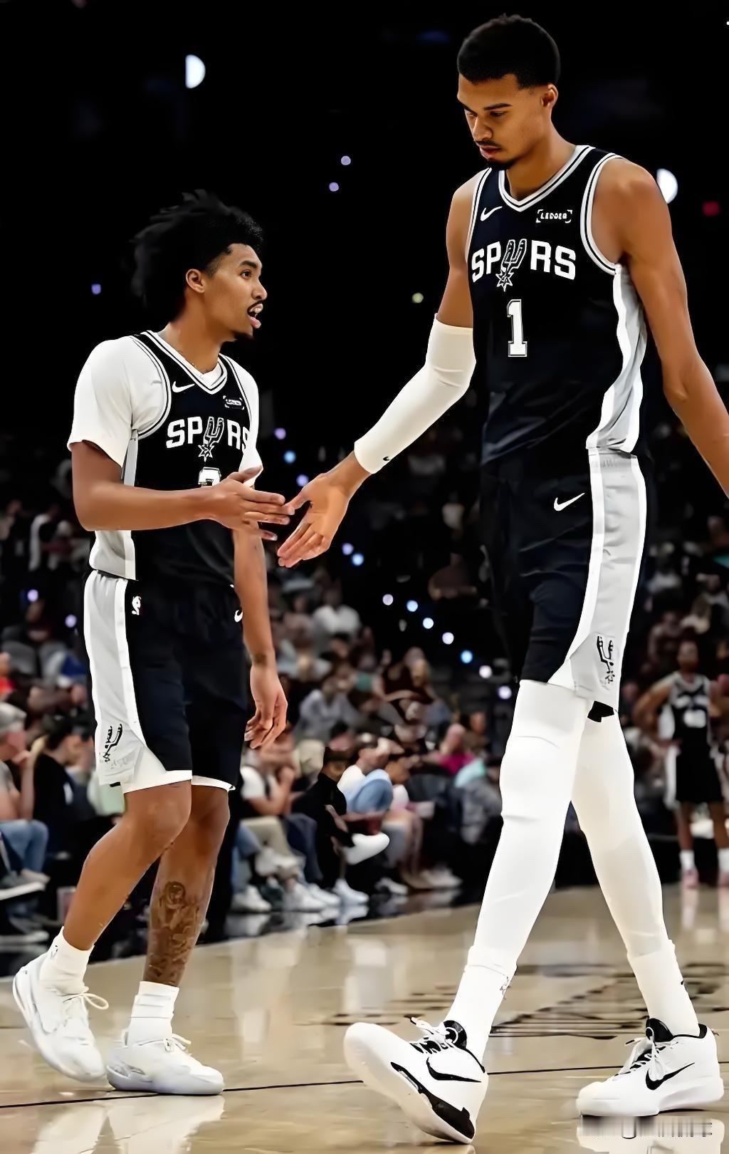 文班被迫投三分的原因（被防得没有其他招了…）1.运球容易丢。2.内