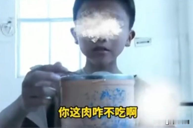 近日，河南周口一段故事看哭无数人，一个9岁男孩的懂事，让全网都为之心疼。男