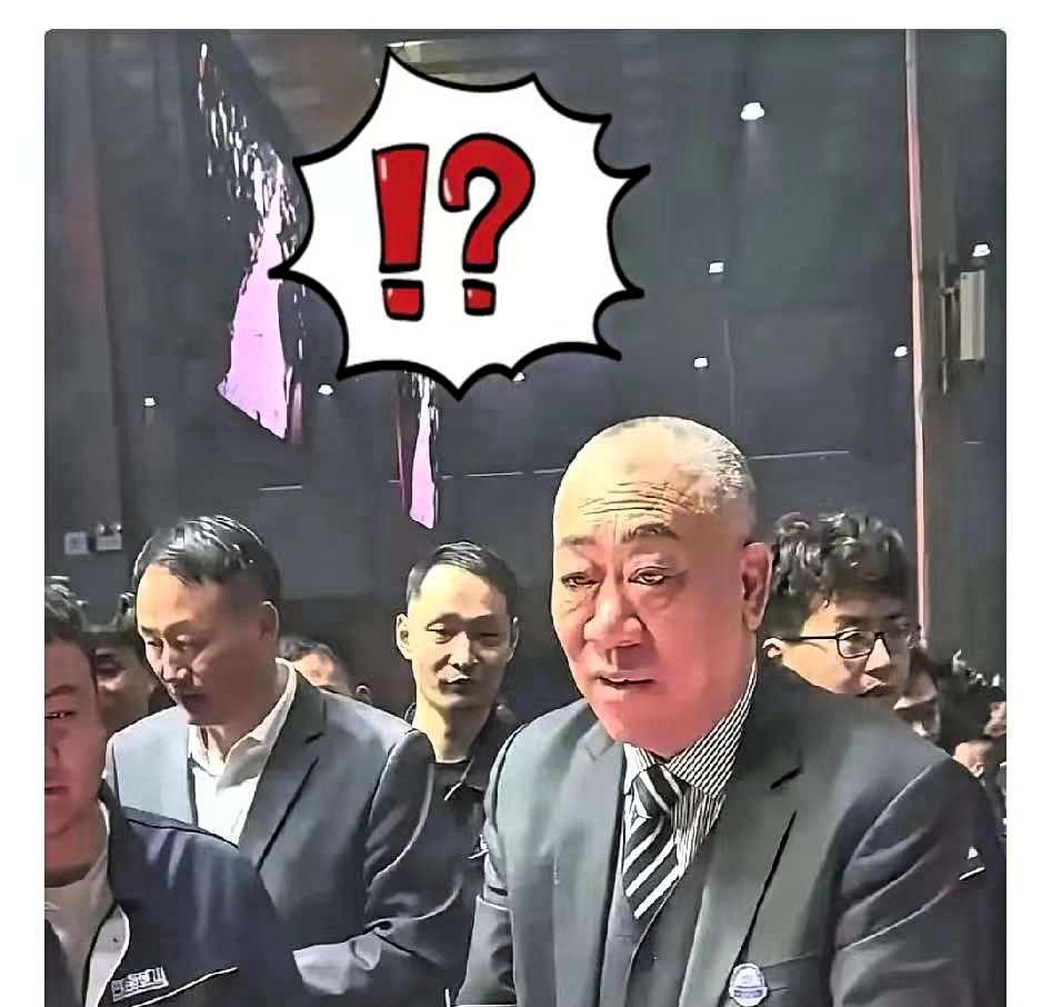 河南那个矿机老板，估计这两天人都傻了。年前撒钱有多风光，年后开工就有多“头疼”。