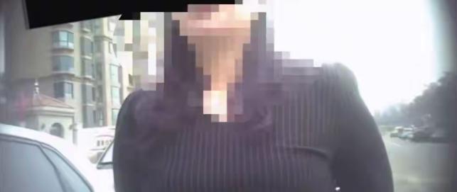 “没天理了！”河北唐山，一男子父亲出门，被一刚拿到驾照的女子撞伤，女子主责，被判