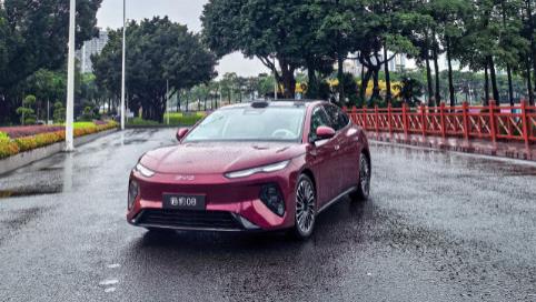 比亚迪超帅“行政级”新车, 不足20万彻底火爆!
