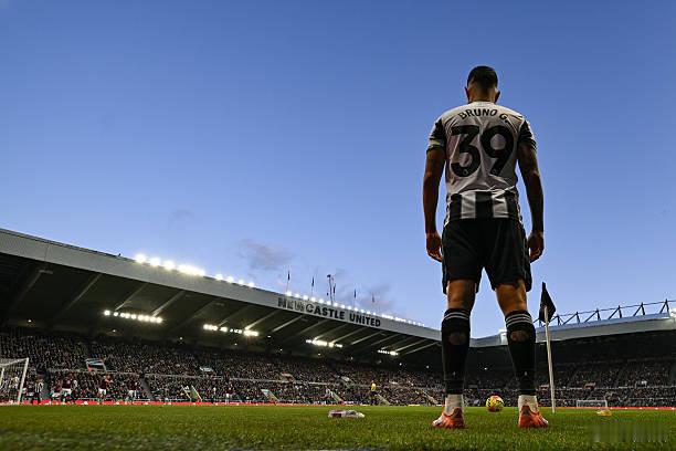 纽卡斯尔2比1伯恩利纽卡斯尔有惊无险主场拿下保级队伯恩利，喜鹊已经飞到了积分榜