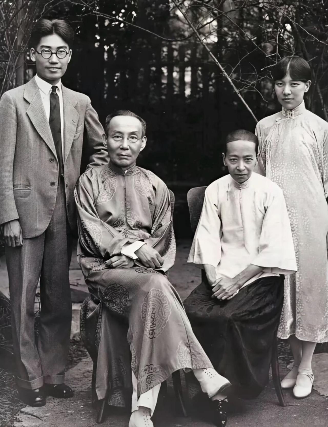 很少有人知道，写尽柔婉文字的冰心，父亲是实打实上过甲午海战战场的晚清海军军官。这