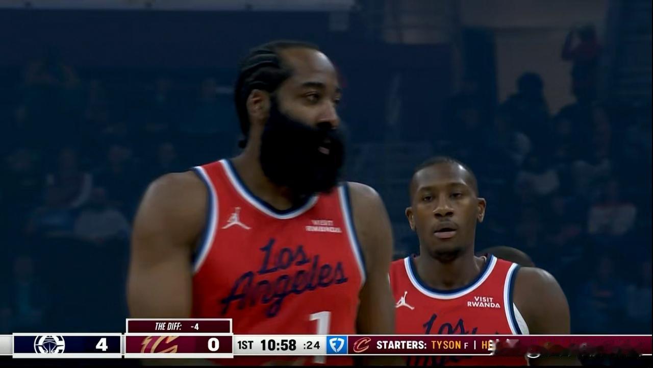 快船超级巨星哈登的三分手感真是太糟糕了！在今天快船客场挑战骑士的上半场比赛中，哈