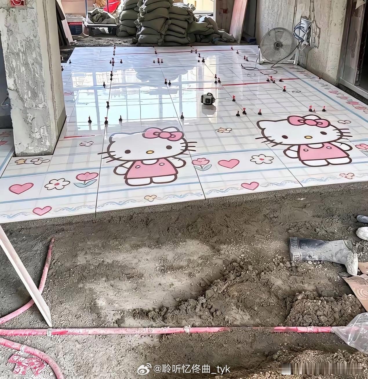 刚回到家天塌了，千万不要相信家庭主妇的审美！这娘们唧唧的瓷砖，我以后都不敢叫朋友