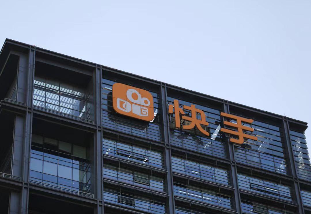 昨天刚出新规，明年微信发淫秽图片、视频属于违法，到了晚上快手直播出事故了。快手的