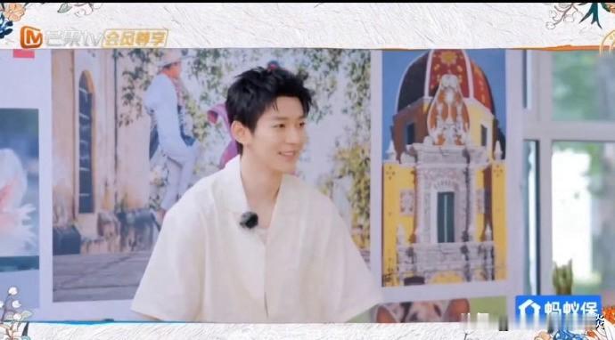《花儿与少年》名场面太真实有趣了！吴君如简直本色出演，完美拿捏普通人看到帅哥的真实状态。节目全程，吴