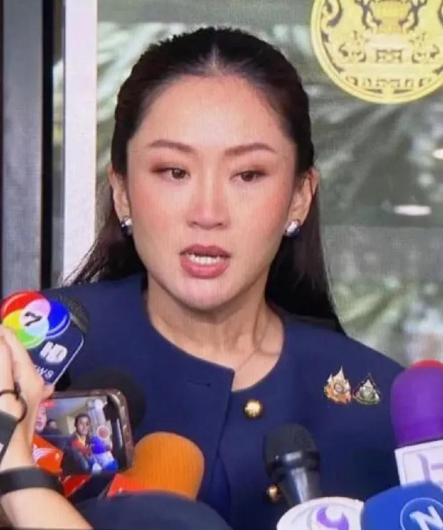 佩通坦，哭得眼睛通红！与洪森电话录音门事件，不只是因为舆论压力，总理之位不保，更