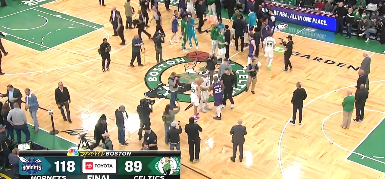 名副其实的巨人杀手，本赛季凯尔特人、掘金、雷霆、湖人、火箭等球队都惨败在黄蜂的手