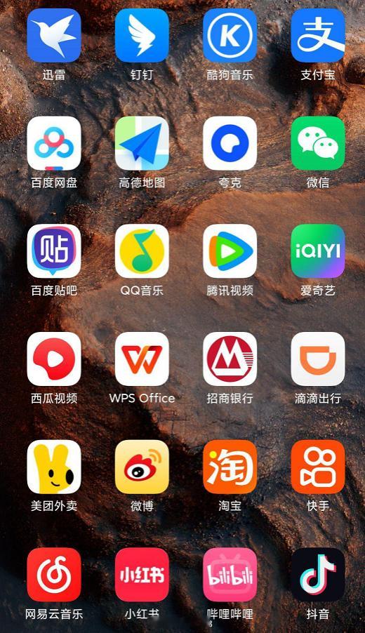 为什么手机APP越来越臃肿功能越堆越多，社交、支付、小程序、短视频全往里塞，本来