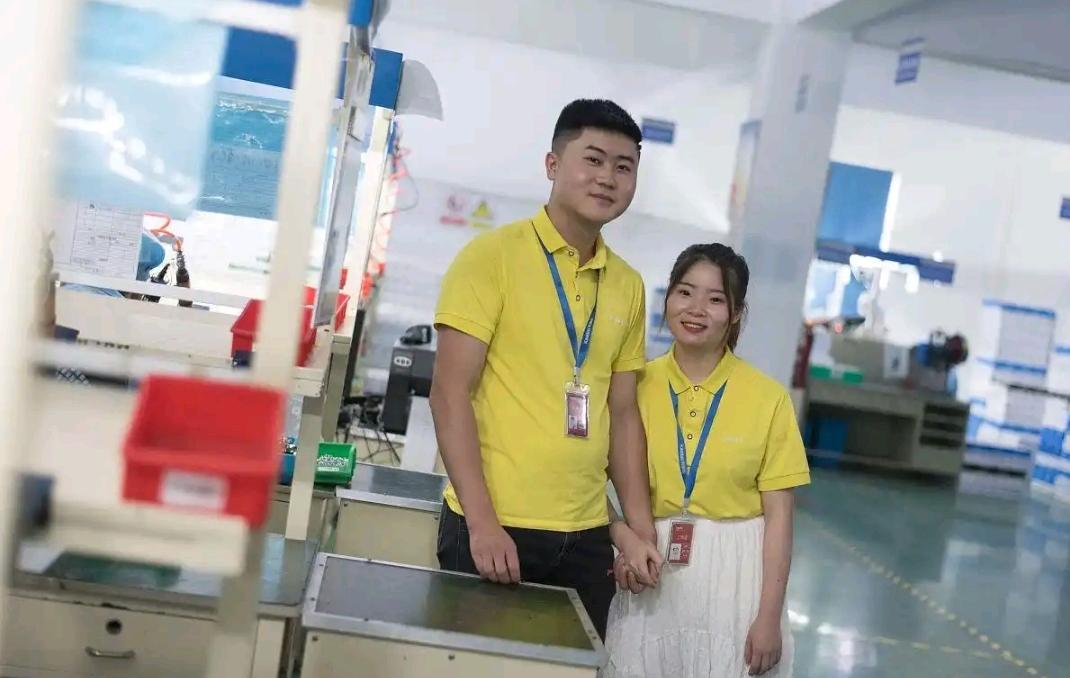 朋友聚会时有人问“双休和单休怎么选”，多数人秒选双休，一位工厂管理朋友却沉默后表