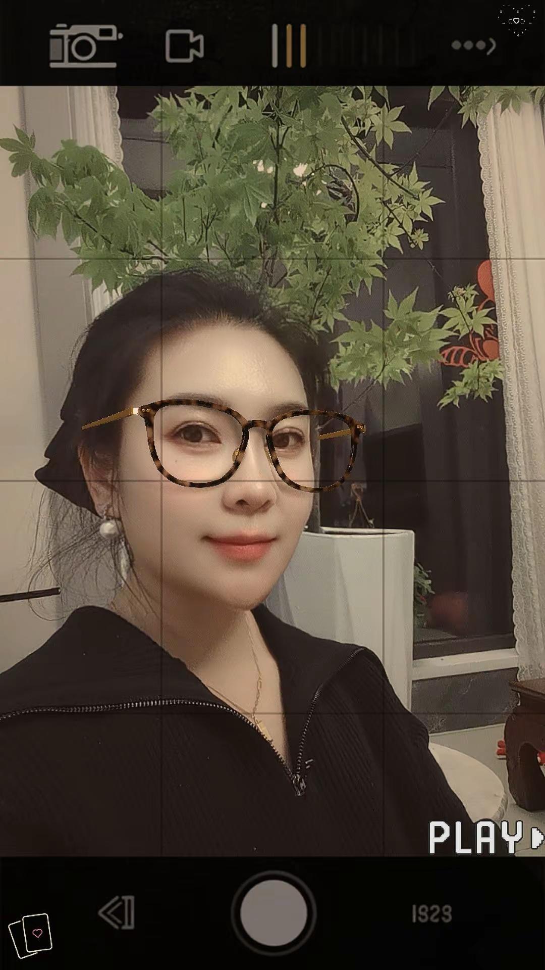 把心事交给晚风，把自己交给新的一天。活在滤镜里心情治愈