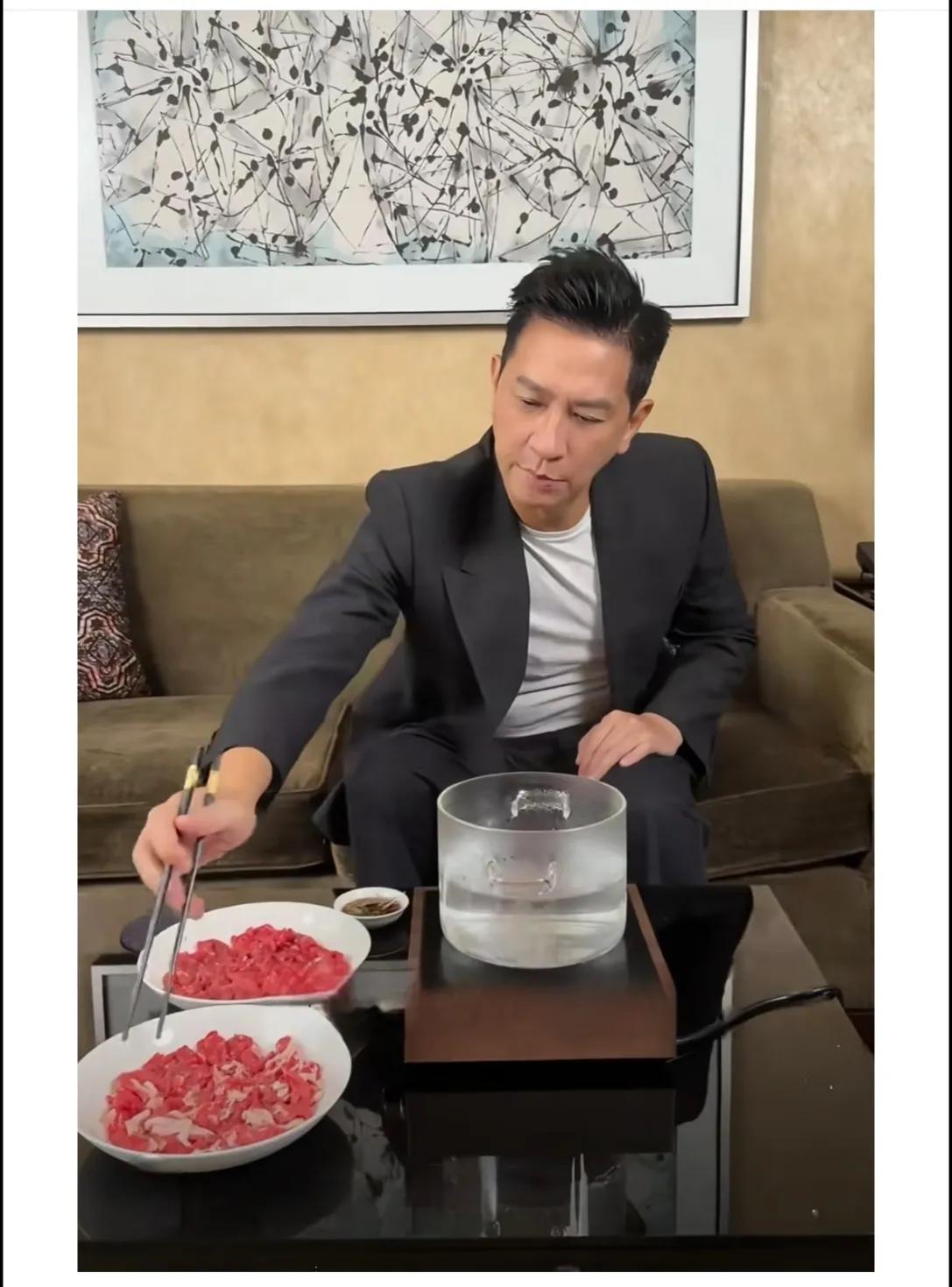 梁家辉，原来也是肉食之人啊。