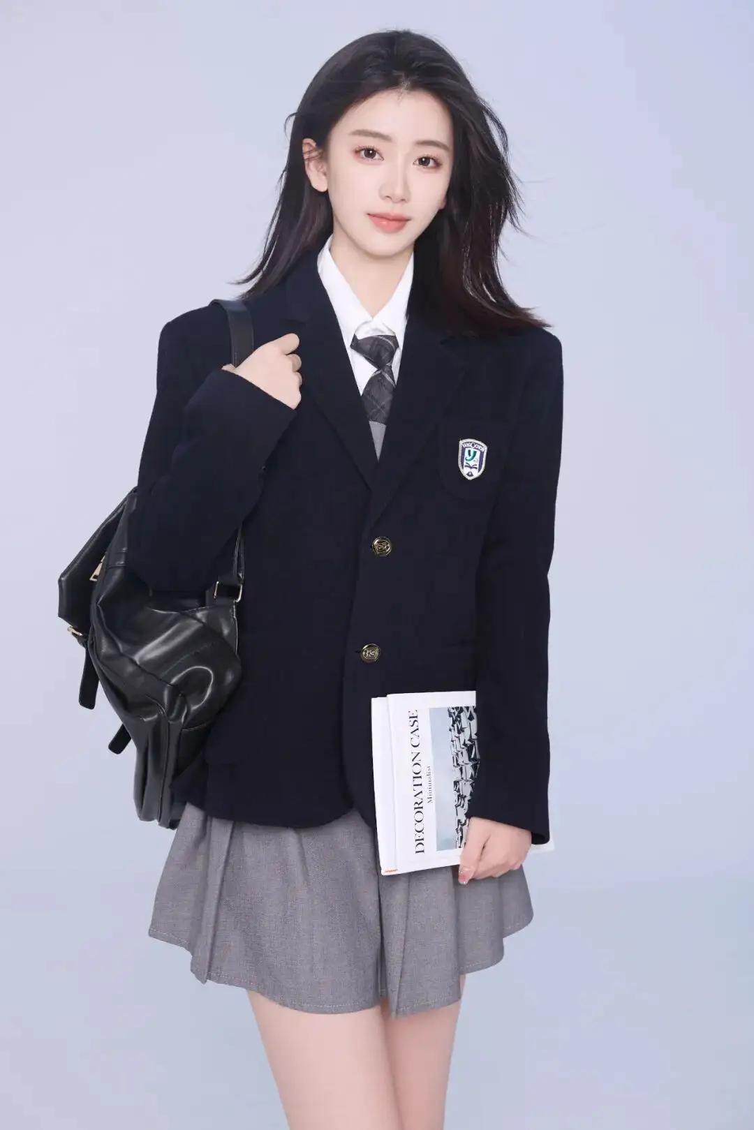 什么样的女生让人一见难忘?99年白羊座，来自黑龙江哈尔滨，就职于苏南瑞丽航空，