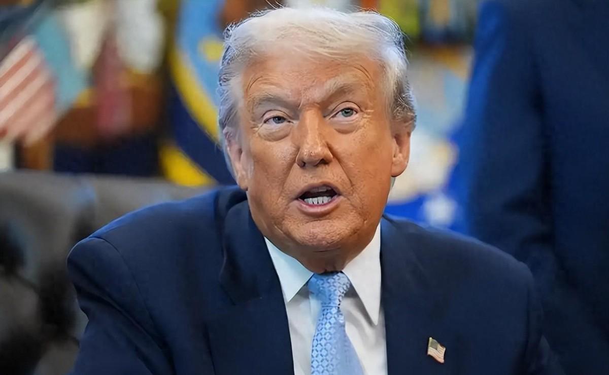 3月26号，纽约曼哈顿联邦法院门口那叫一个热闹，两拨人马被警察死死隔开，火药味瞬